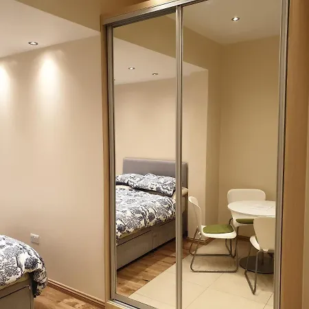 London Luxury Apartments 3 Bedroom Sleeps 8 With 3 Bathrooms 4 Mins Walk To Tube Free Parking Ilford Exterior photo