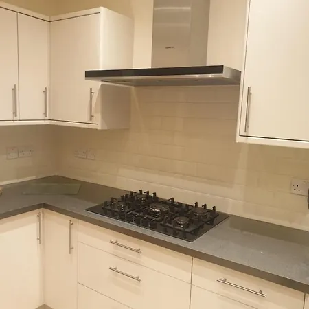 London Luxury Apartments 3 Bedroom Sleeps 8 With 3 Bathrooms 4 Mins Walk To Tube Free Parking Ilford Exterior photo