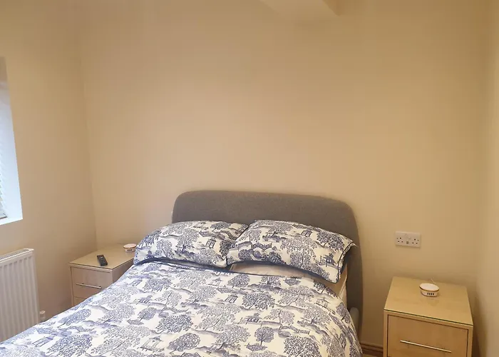 London Luxury Apartments 3 Bedroom Sleeps 8 With 3 Bathrooms 4 Mins Walk To Tube Free Parking