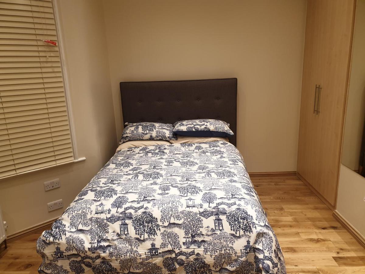 Apartment London Luxury 3 Bedroom Sleeps 8 With 3 Bathrooms 4 Mins Walk To Tube Free Parking