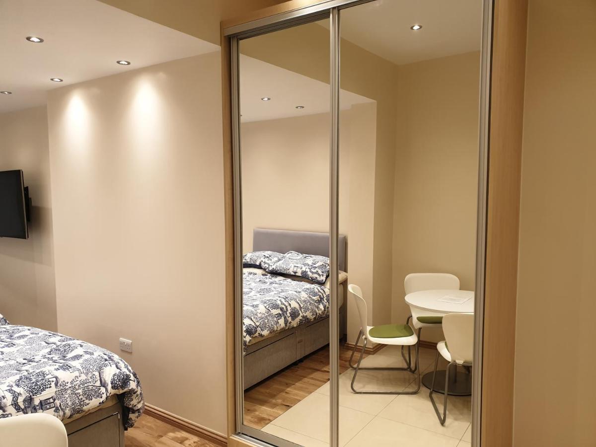 Apartment London Luxury 3 Bedroom Sleeps 8 With 3 Bathrooms 4 Mins Walk To Tube Free Parking *