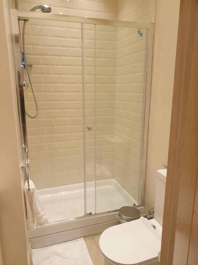 Apartment London Luxury 3 Bedroom Sleeps 8 With 3 Bathrooms 4 Mins Walk To Tube Free Parking *