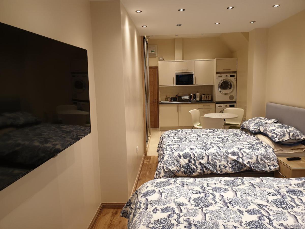 Apartment London Luxury 3 Bedroom Sleeps 8 With 3 Bathrooms 4 Mins Walk To Tube Free Parking *