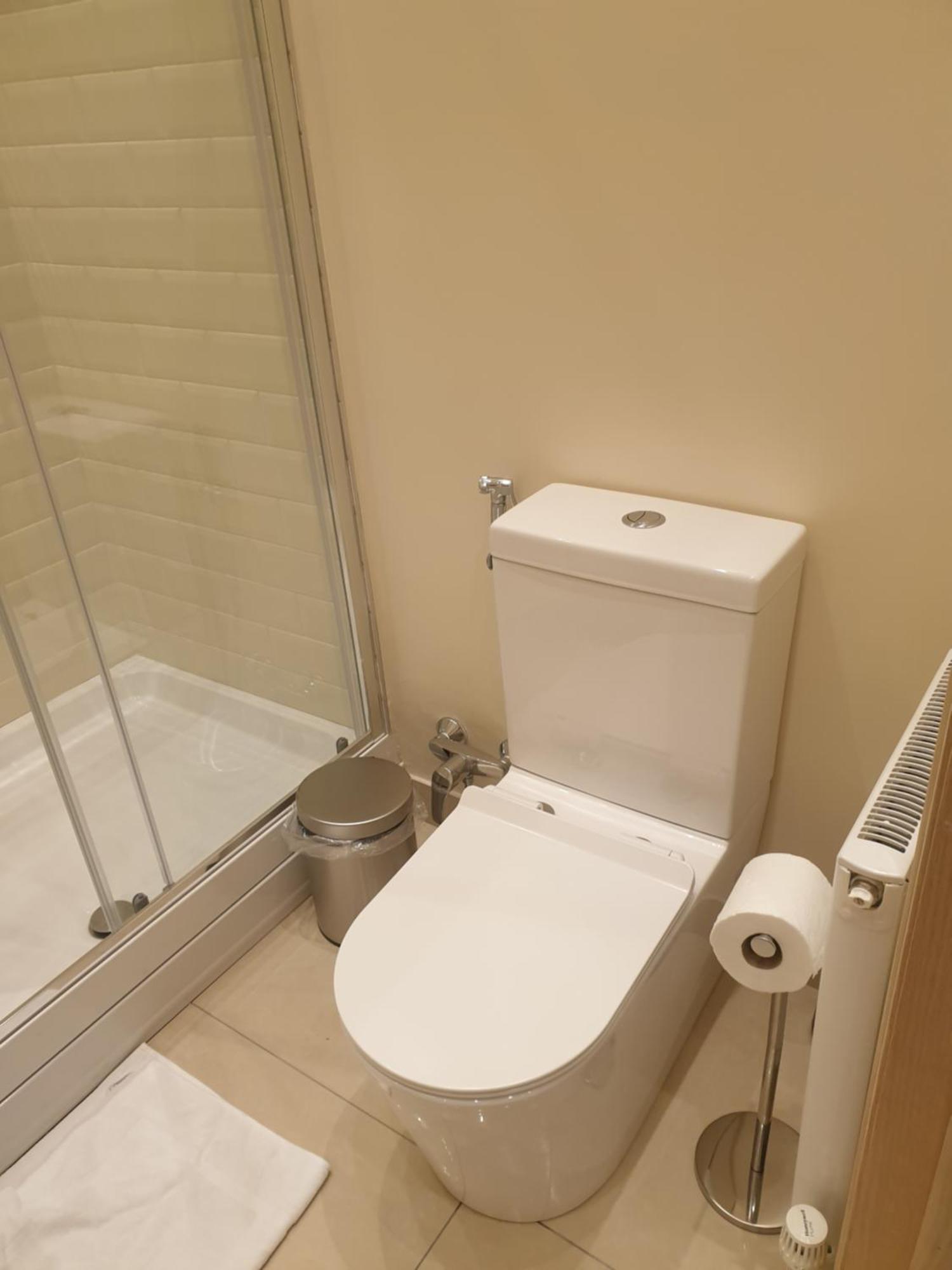 London Luxury 3 Bedroom Sleeps 8 With 3 Bathrooms 4 Mins Walk To Tube Free Parking Ilford