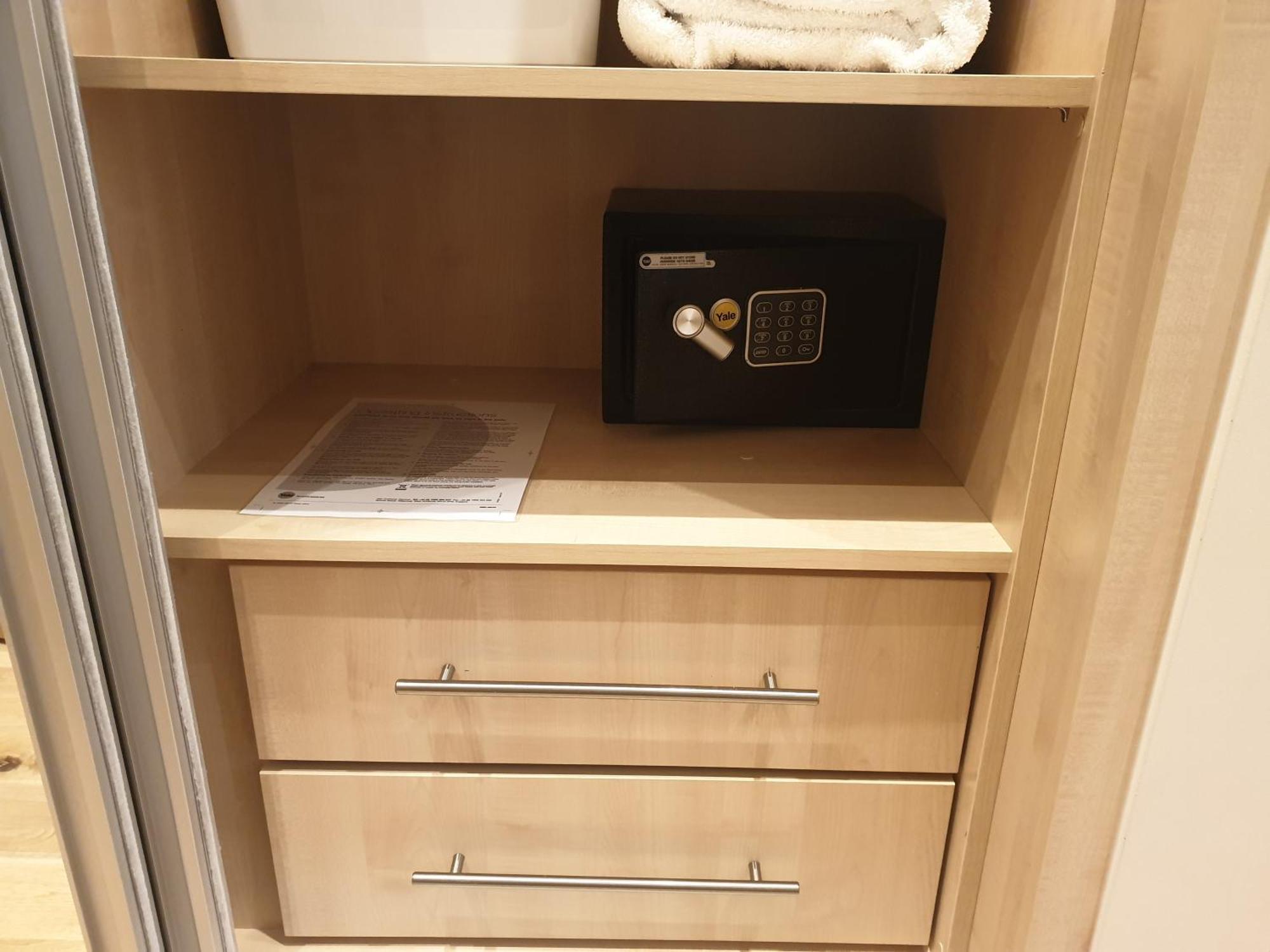 Apartment London Luxury 3 Bedroom Sleeps 8 With 3 Bathrooms 4 Mins Walk To Tube Free Parking