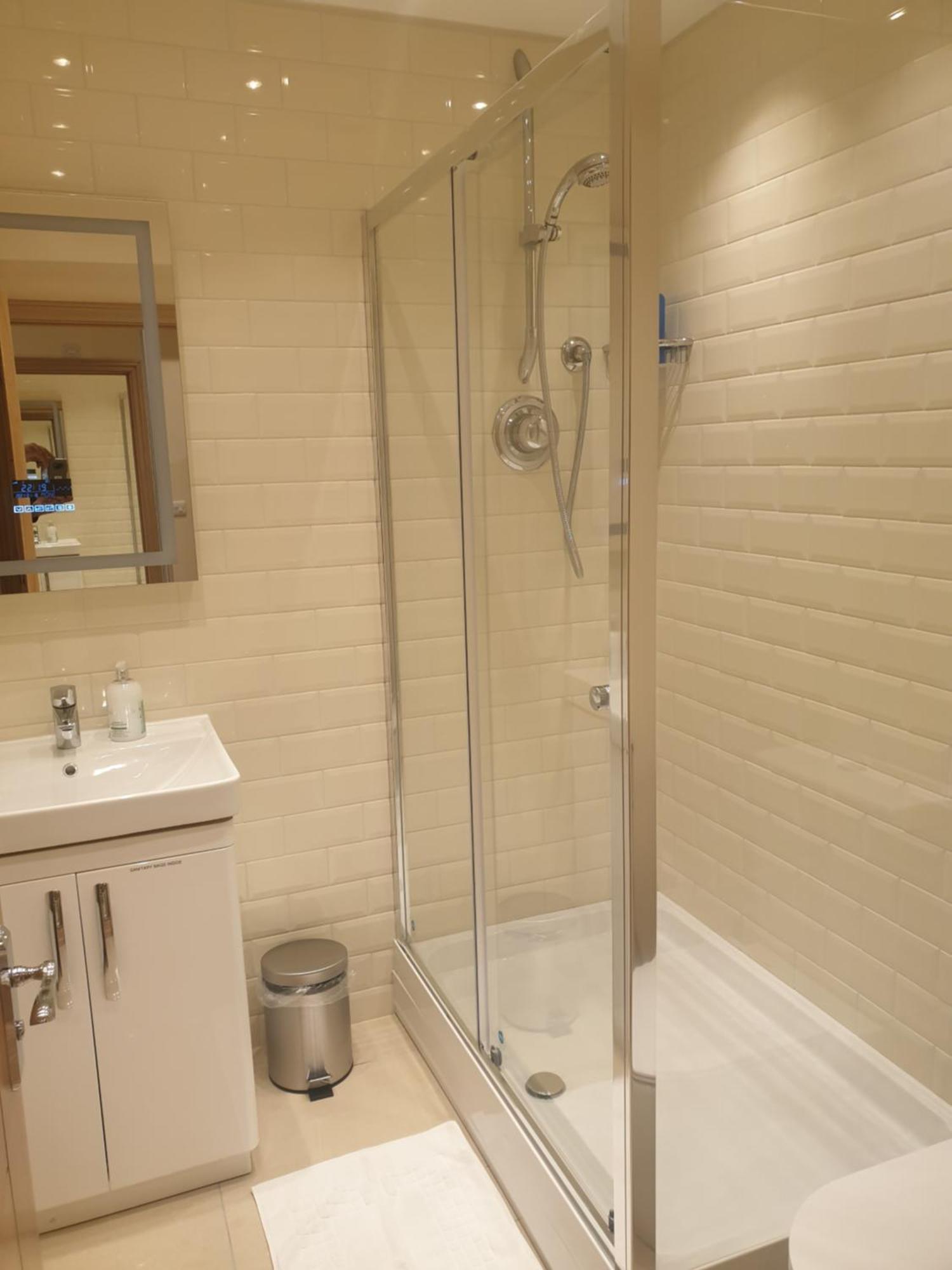 Appartement London Luxury 3 Bedroom Sleeps 8 With 3 Bathrooms 4 Mins Walk To Tube Free Parking Ilford